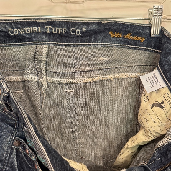 Women's Cowgirl Tuff Co Blue Jeans with Embroidered Details - Picture 2 of 2
